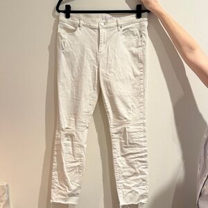White Women's Distressed Skinny Jeans